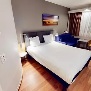 Ibis Airport Kolonia